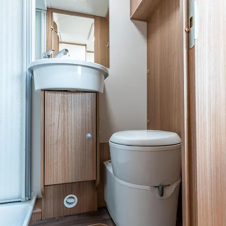 Campiri Base Prague - Motorhomes & Rvs Company Tuchomerice