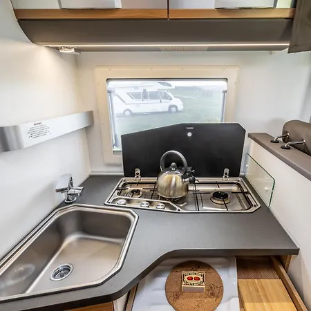 Campiri Base Prague - Motorhomes & Rvs Company Botel *