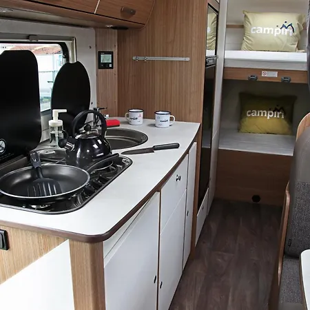 Campiri Base Prague - Motorhomes & Rvs Company Botel